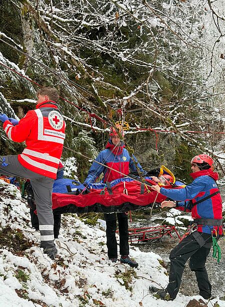 DRK unterstützt die Bergwacht am Berg